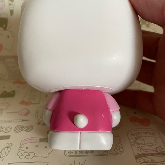 Vaulted Original Hello Kitty Funko POP #1 - Picture 9 of 11